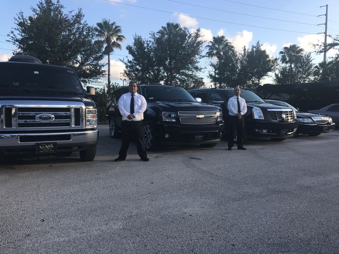 SSS chauffeurs standing with the fleet