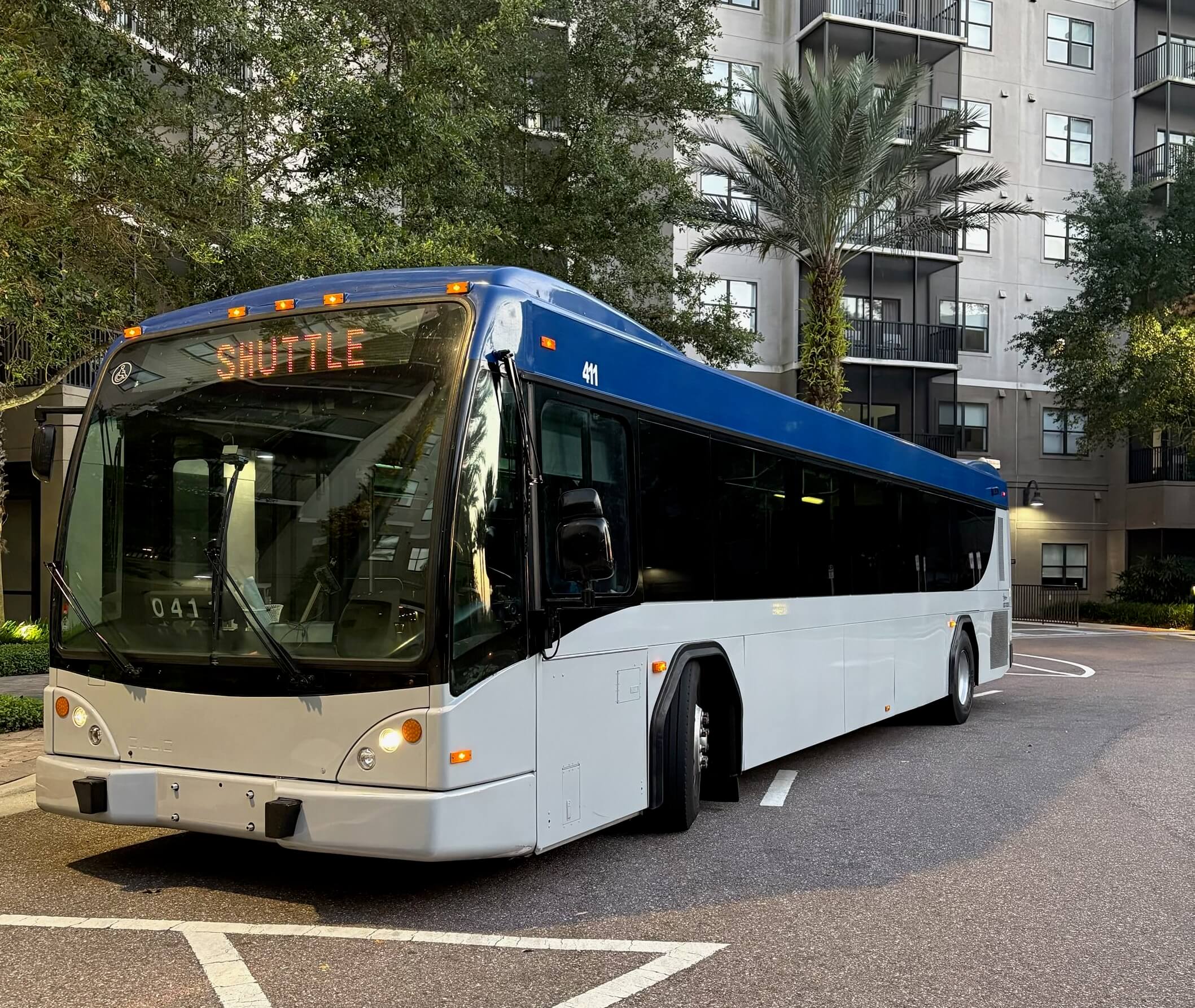 An SSS Luxury Transports vehicle waiting outside an Orlando hotel